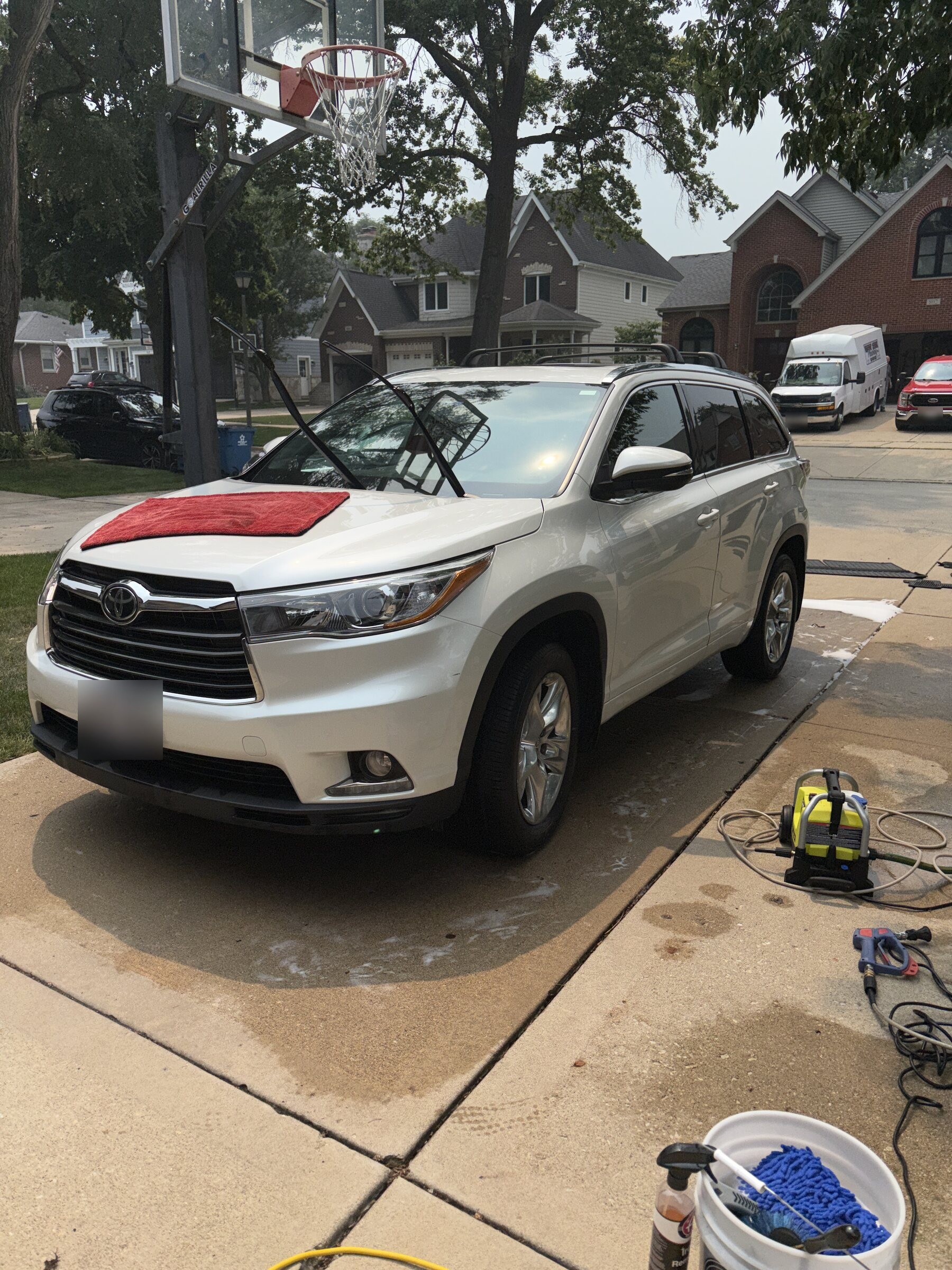 White Toyota Highlander during a mobile detail